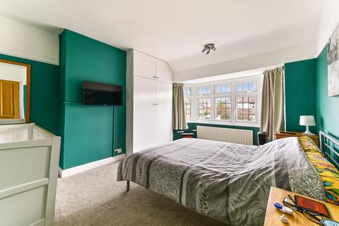 89 Walsingham Gardens, Epsom, KT19 0LT
