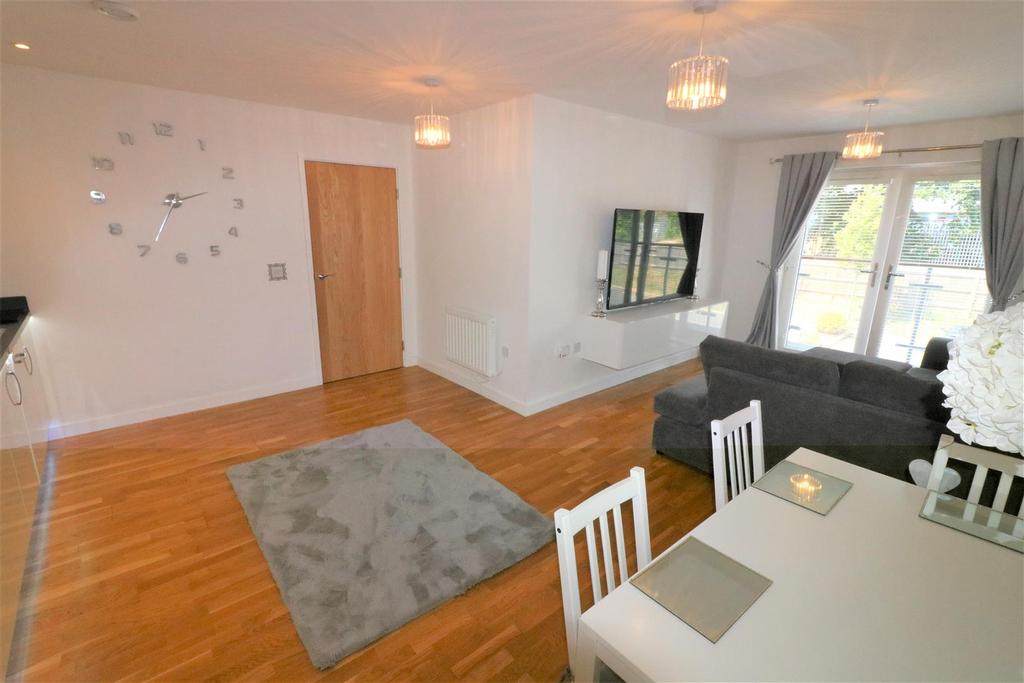 Admiral Drive, Stevenage 2 bed flat £240,000