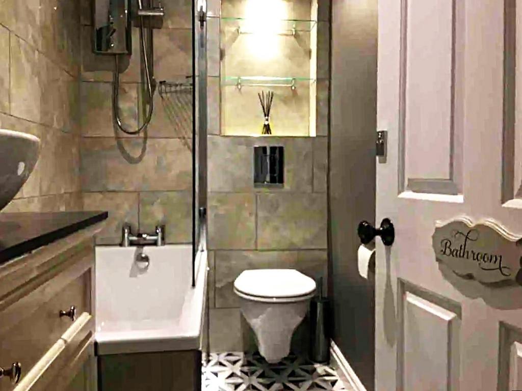 Half moon bath In Pixio.jpg
