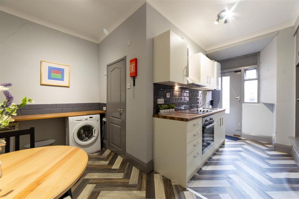 Stannington Grove, Heaton, NE6 Studio £620 pcm (£143 pw)