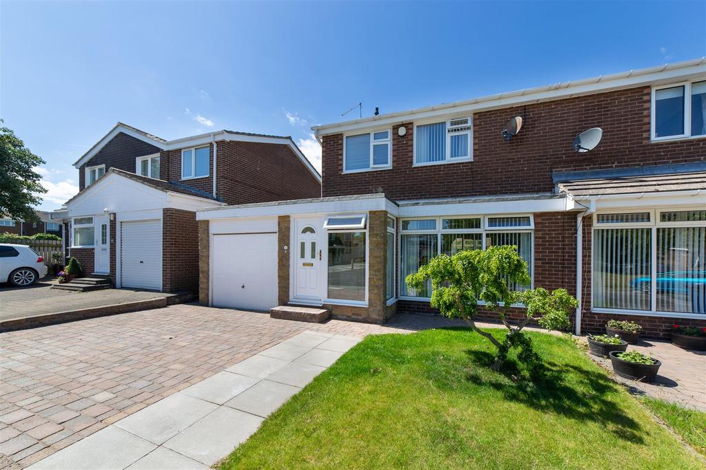 Abingdon Court, Kingston Park, Newcastle Upon Tyne 3 bed semidetached house £210,000