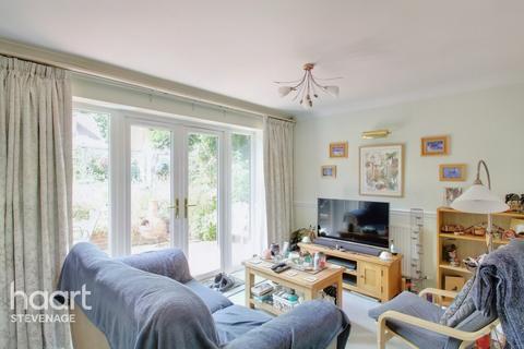 2 bedroom semi-detached bungalow for sale - Walsham Close, Stevenage