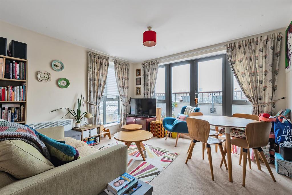 Thomas Fyre Drive, Bow 2 bed apartment - £425,000