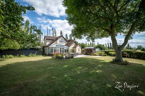 Highlands Bartholomew Green, Great Leighs, Chelmsford, CM3 1QG