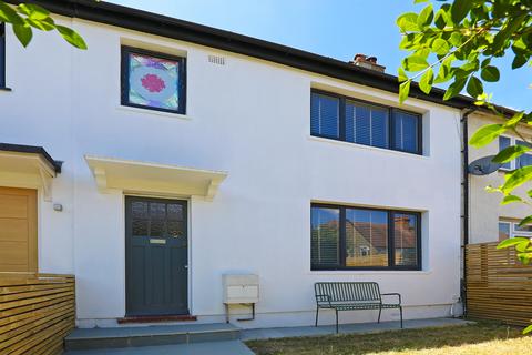 1 Rose Gardens, London, W5 4JU