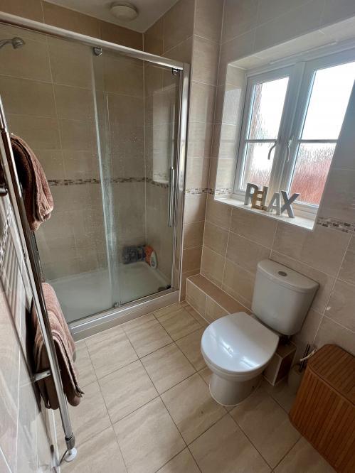 En suite shower