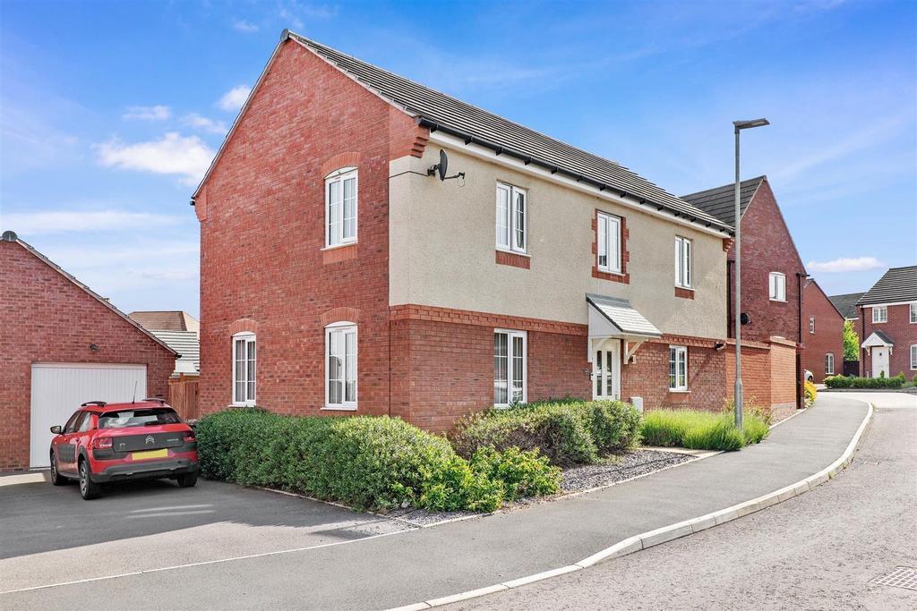 Crump Way, Evesham 4 bed detached house for sale £350,000