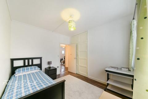 20 Wilton Estate, London, E8 1BD