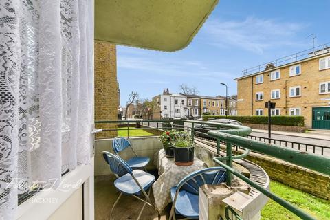 20 Wilton Estate, London, E8 1BD