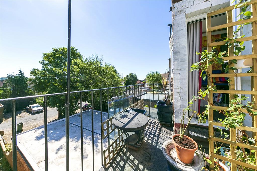 Cranmer Court, Richmond Road, Kingston upon Thames, KT2 2 bed apartment
