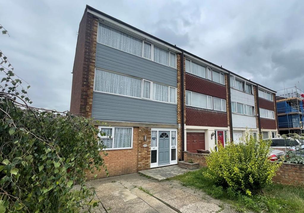 67 Russell Road, Tilbury, Essex, RM18... 4 bed end of terrace house £