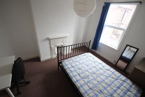 2 bedroom house to rent, Lumley Road, Burley