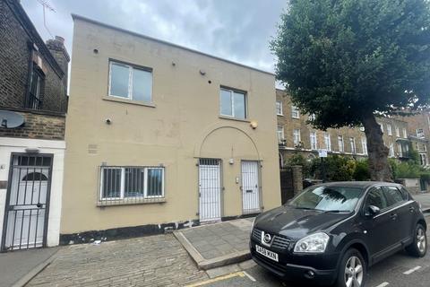 1a Clarence Place, London, E5 8HN