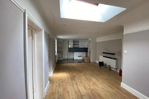 1a Clarence Place, London, E5 8HN