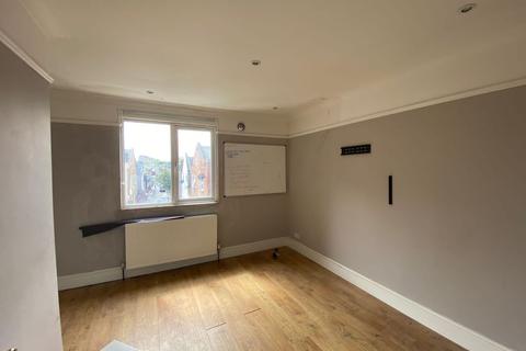 1a Clarence Place, London, E5 8HN