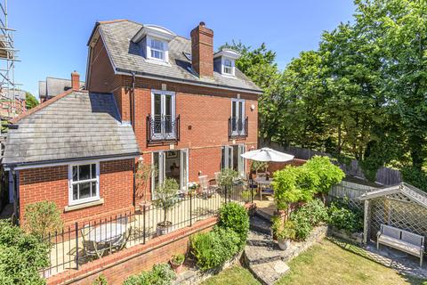 11 Lancaster Avenue, Guildford, GU1 3JR