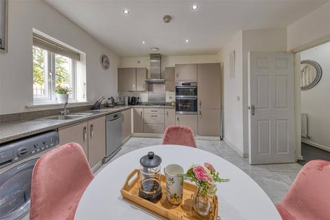 5 bedroom detached house to rent, Monastery Close, Lawley Village, Telford, Shropshire, TF4