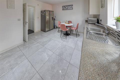 5 bedroom detached house to rent, Monastery Close, Lawley Village, Telford, Shropshire, TF4
