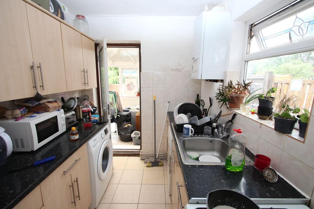Herbert Road, Kingston upon Thames KT1 4 bed semidetached house £