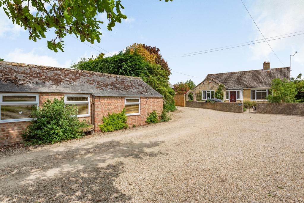 Marston Meysey, Swindon, Wiltshire, SN6 4 bed bungalow £660,000