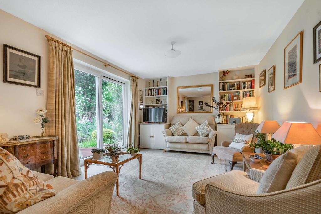 Corinium Gate, Cirencester... 3 bed semidetached house £485,000
