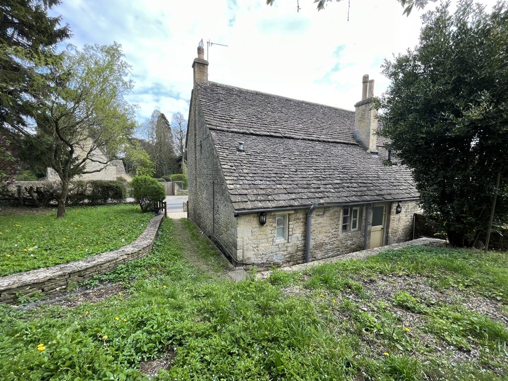 Barnsley, Cirencester, Gloucestershire, GL7 2 bed semidetached house