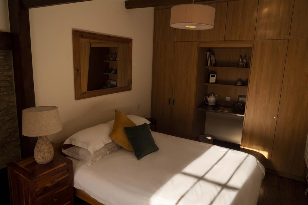 Letting Room (S1)