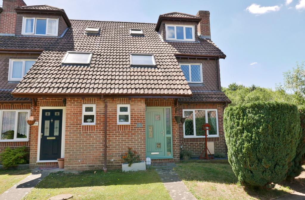 THE WATERS, FUNTLEY. GUIDE PRICE £375,000£385,000 3 bed end of terrace