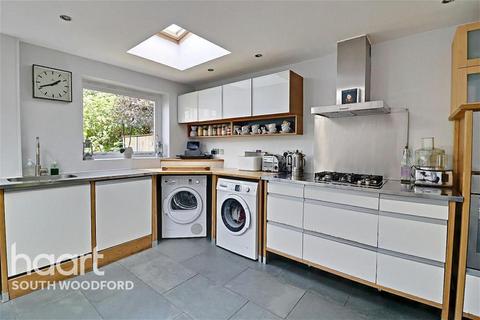 3 bedroom end of terrace house to rent, Albert Road, South Woodford, E18