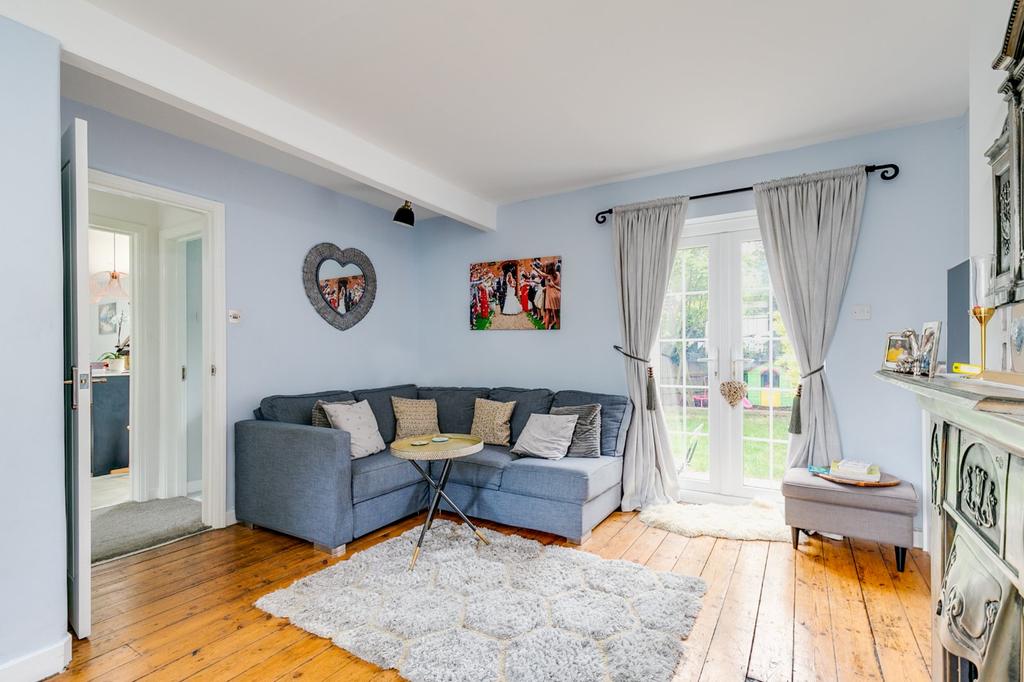 Clayton Crescent, Brentford, Middlesex 3 bed house £3,800 pcm (£877 pw)