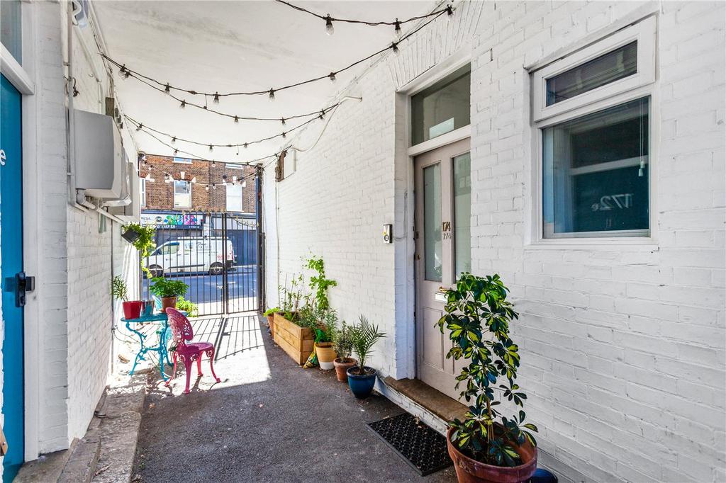 Blackstock Road, London, N5 1 bed apartment £375,000
