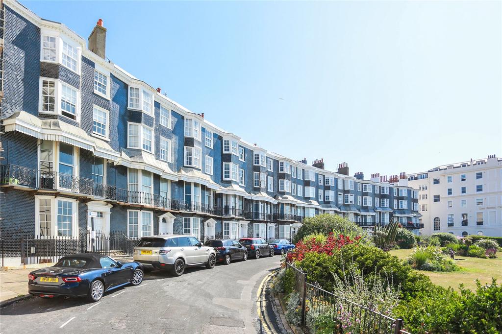 Royal Crescent, Brighton, East Sussex, BN2 1 bed apartment £400,000