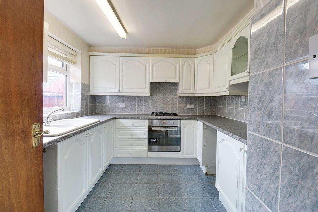 REGIS HEATH ROAD, Rowley Regis B65 0PB 2 bed detached bungalow £200,000