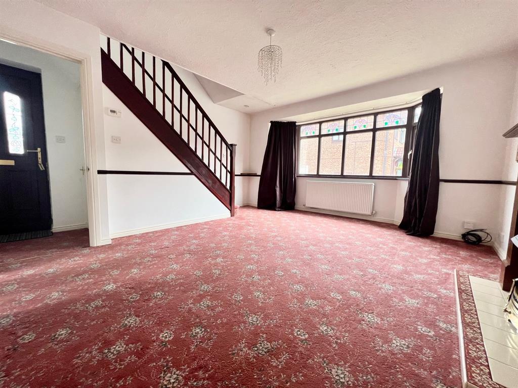 Thornbrook Gardens, S35 2BA 3 bed semidetached house £725 pcm (£167 pw)