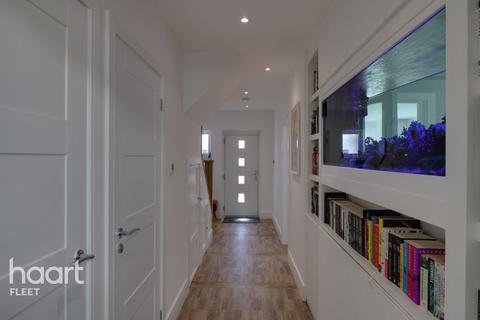 3 bedroom detached house for sale - Weybourne Road, Aldershot