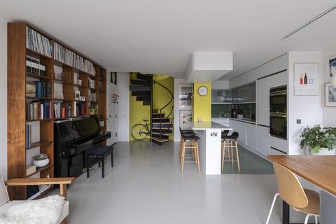 1 bedroom apartment for sale - John Trundle Court, Barbican, London, EC2Y