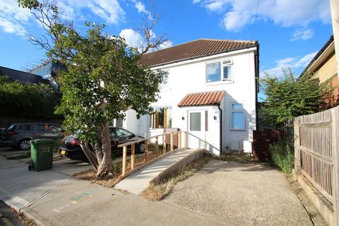 2 bedroom terraced house to rent, Seething Wells Lane, Surbiton KT6