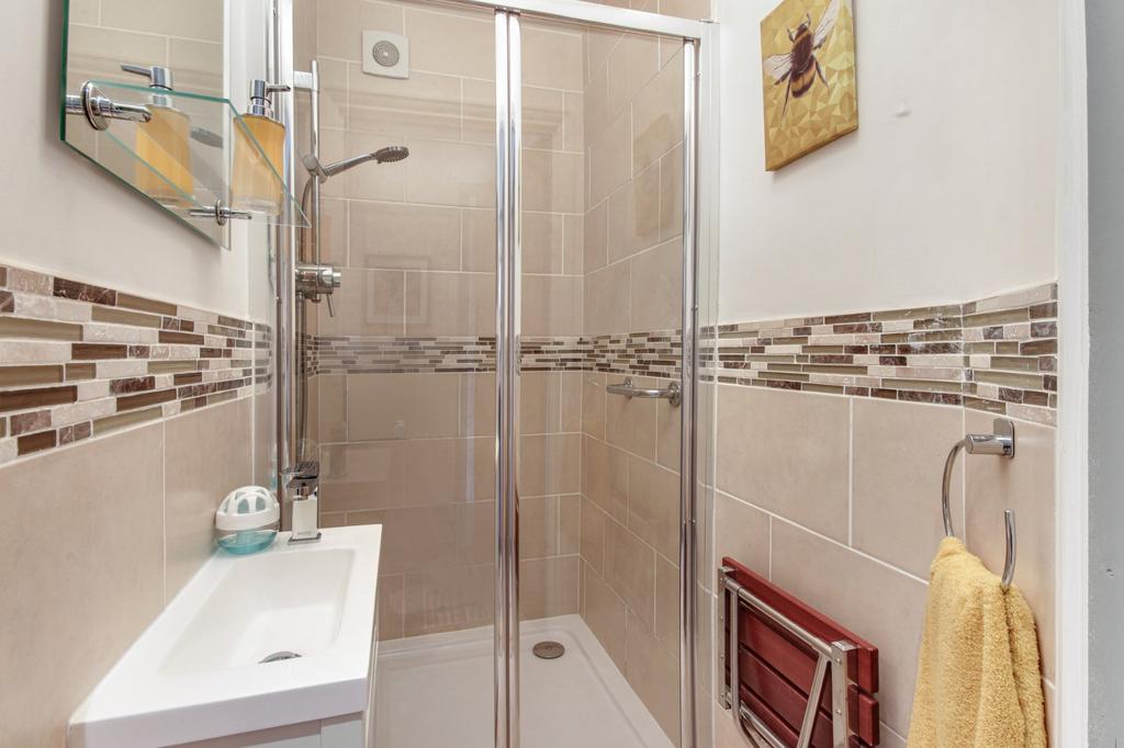 G Floor Shower Room