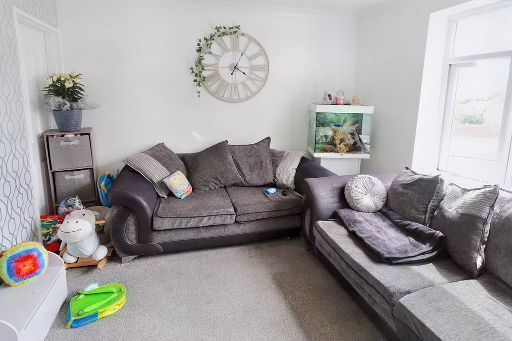 Neil Crescent, Quarrington Hill DH6 3 bed semidetached house £90,000