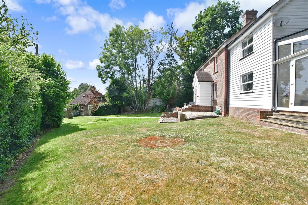 London Road, Uckfield, East Sussex 4 bed detached house £650,000