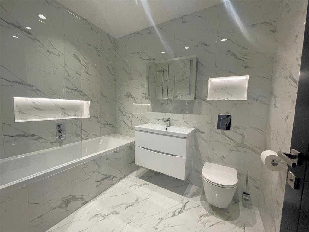 Family Bathroom.jpg