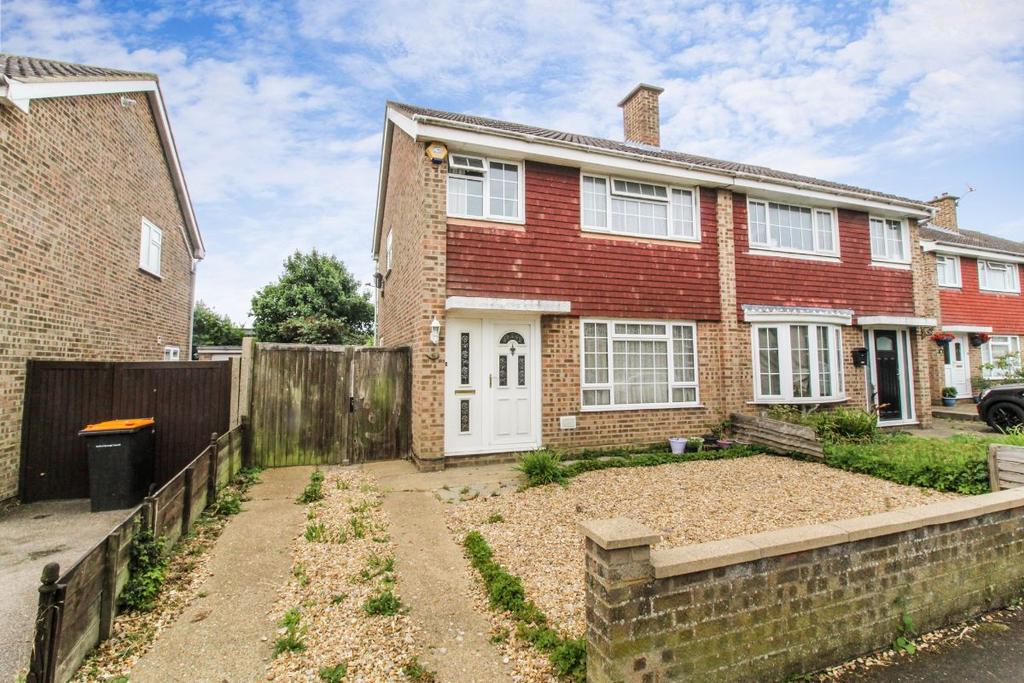 Goodrich Avenue, Bedford 3 bed semidetached house £280,000