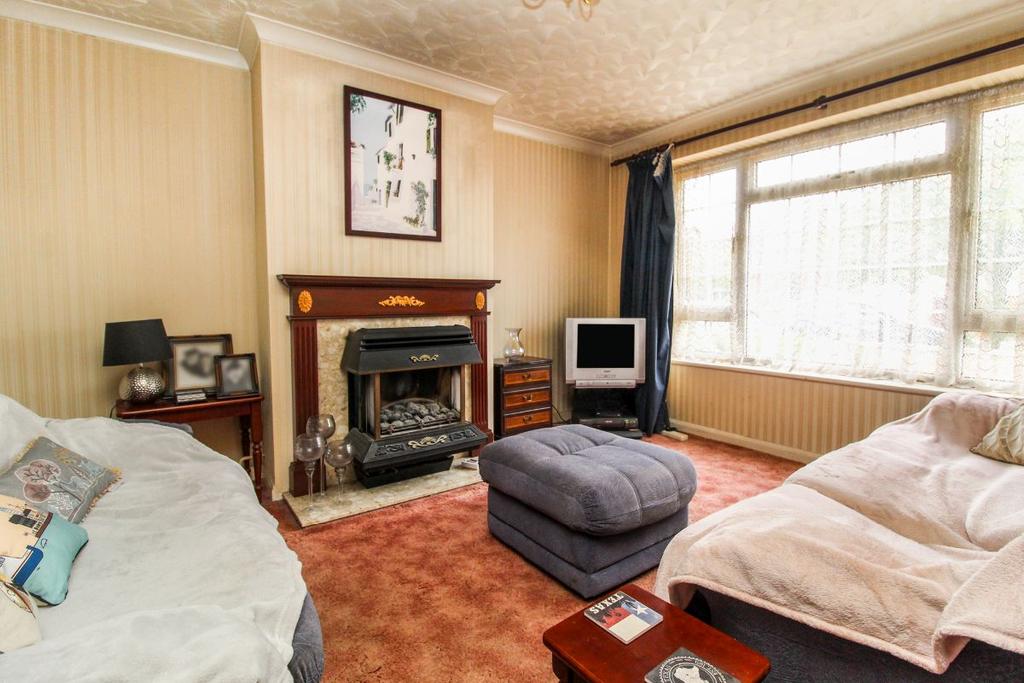Goodrich Avenue, Bedford 3 bed semidetached house £280,000
