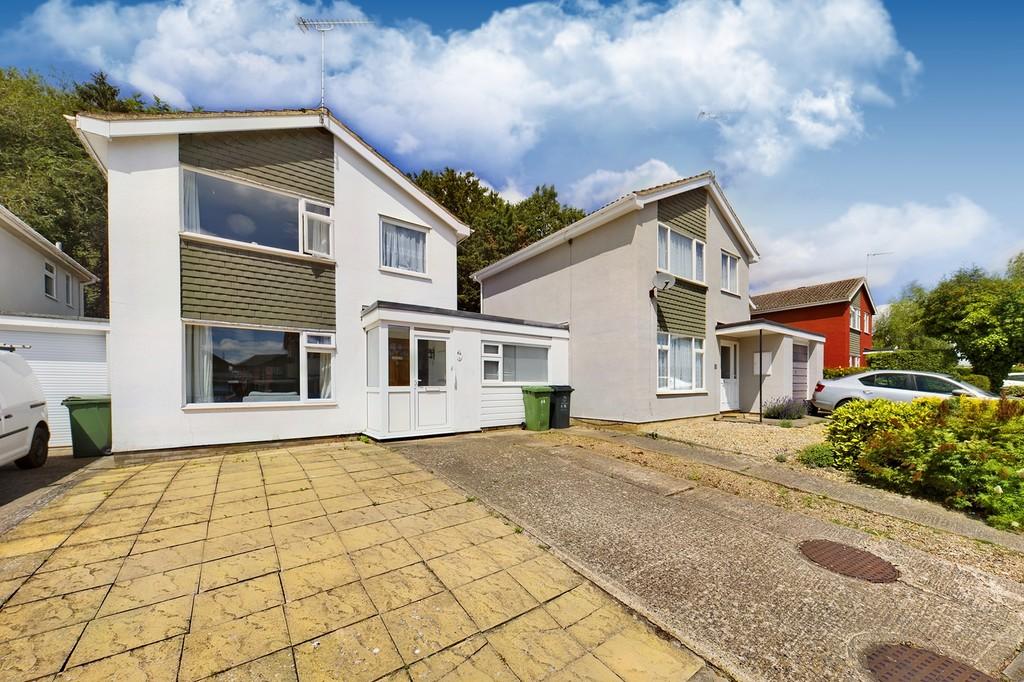 Woodlands Drive, Thetford 4 bed link detached house £300,000