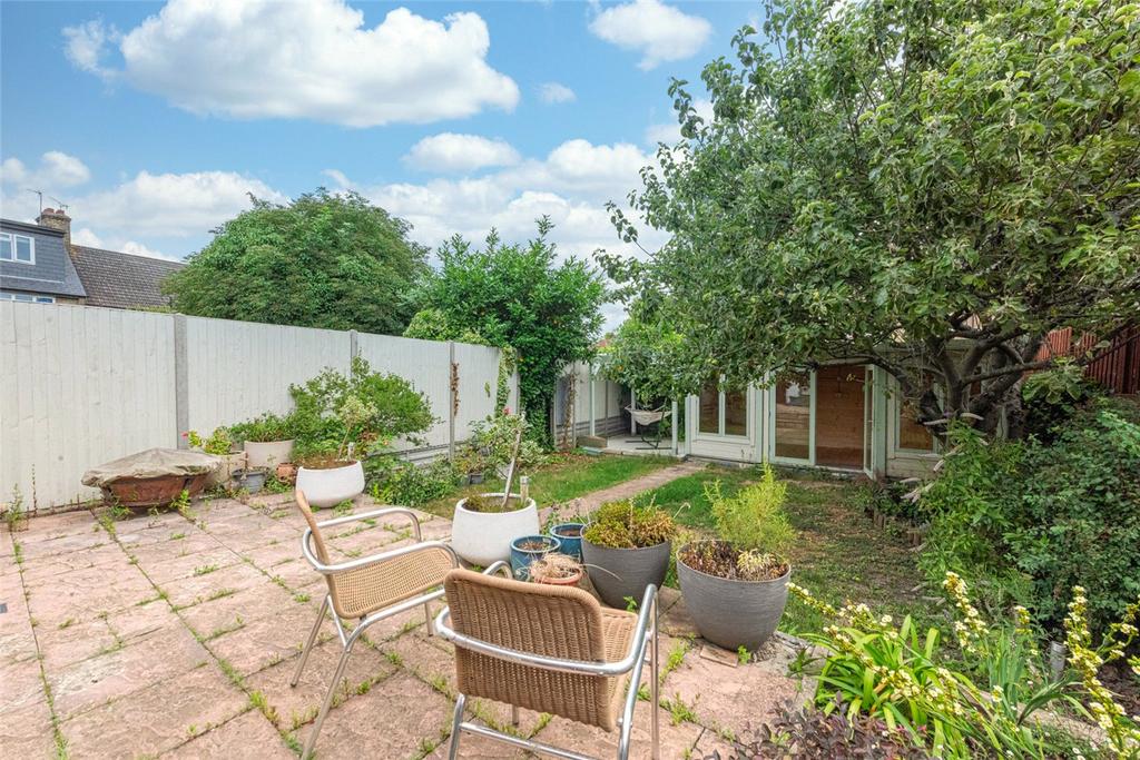 Doyle Gardens, London, NW10 4 bed end of terrace house £4,250 pcm (£