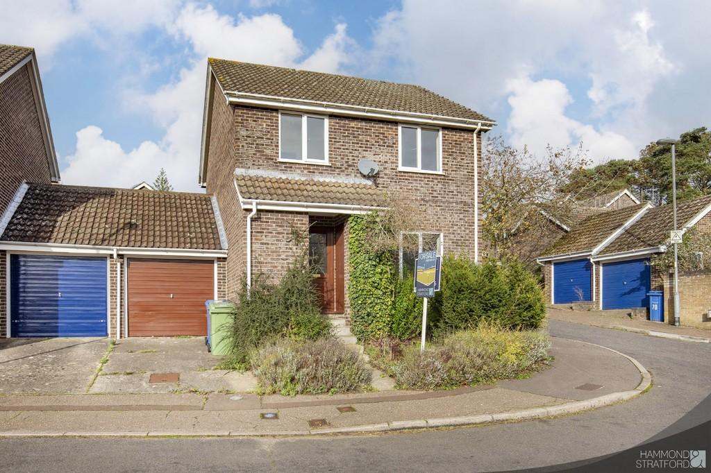 Lindford Drive, Eaton 3 bed link detached house £300,000