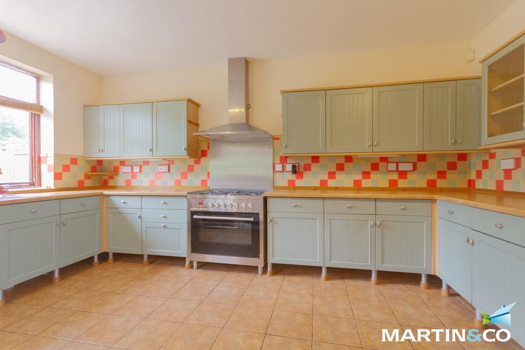 St Kenelms Road, Romsley, Halesowen, B62 3 bed detached house £1,350