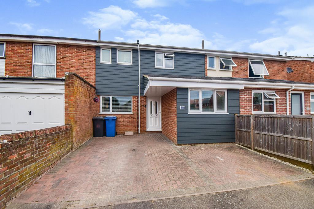 De Greys Close, Great Cornard, Sudbury CP10 0NB 3 bed terraced house