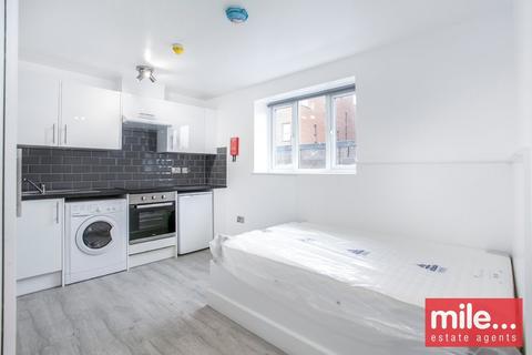 Studio to rent, Sunnyside Terrace, London