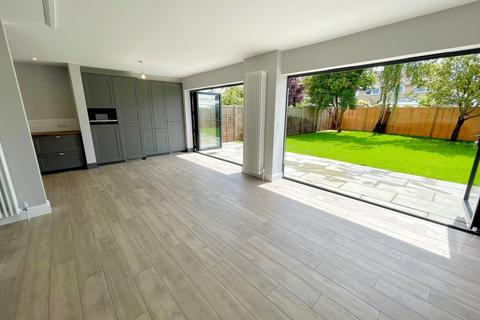 6 Windmill Drive, Rustington, Littlehampton, BN16 3HJ